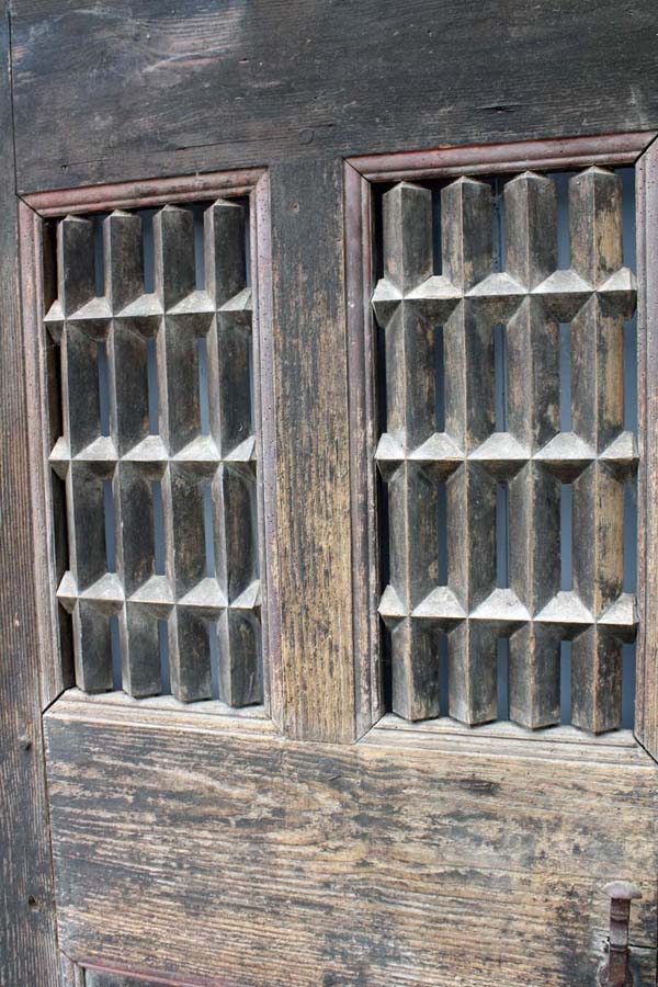 Antikbaumarkt-Antike Aussentüren